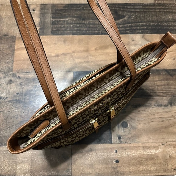 Michael Kors Signature Jacquard Kempton Tote - Picture 8 of 8